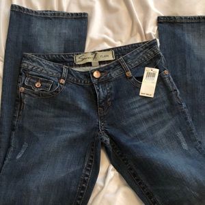 7 for All Mankind- BNWT 30 flare (33 inch inseam)